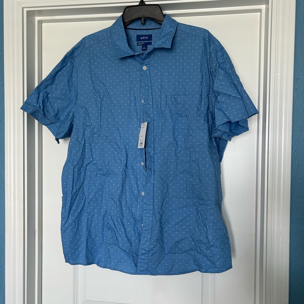 Kohl's Men's Blue Polka Dot Button Down Shirt